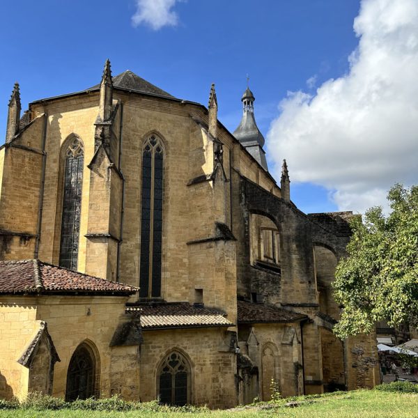 Lieux d experiences visite guidee Sarlat cathederal Lieux d experiences visite guidee Sarlat cathederal