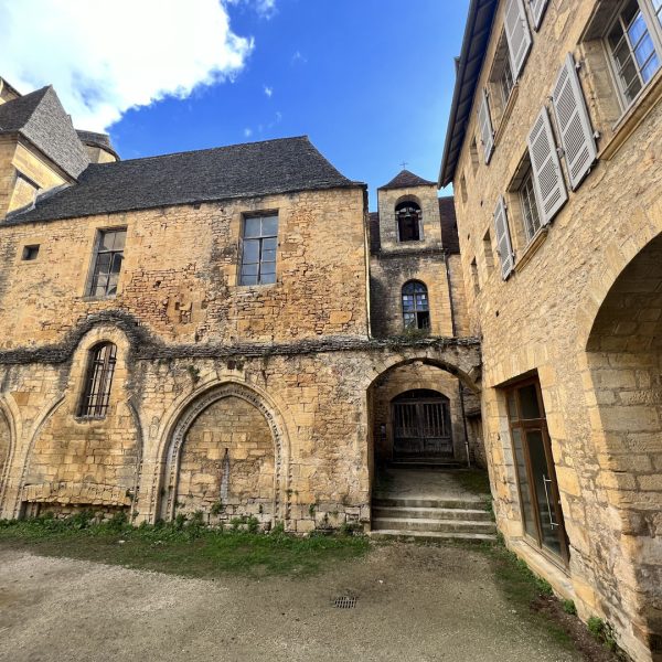 Lieux d experiences visite guidee Sarlat cours des chanoines 6 Lieux d experiences visite guidee Sarlat cours des chanoines 6
