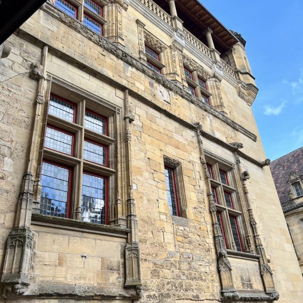 Lieux d experiences visite guidee Sarlat palais des papes 2 Lieux d experiences visite guidee Sarlat palais des papes 2